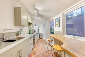 Microwave, oven, dishwasher, high chair - 2 Bed in Teignmouth (oc-b30494) (Teignmouth)