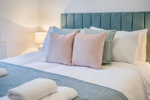 2 bedrooms, travel cot, free WiFi, bed sheets - 2 Bed in Teignmouth (oc-b30494) (Teignmouth)