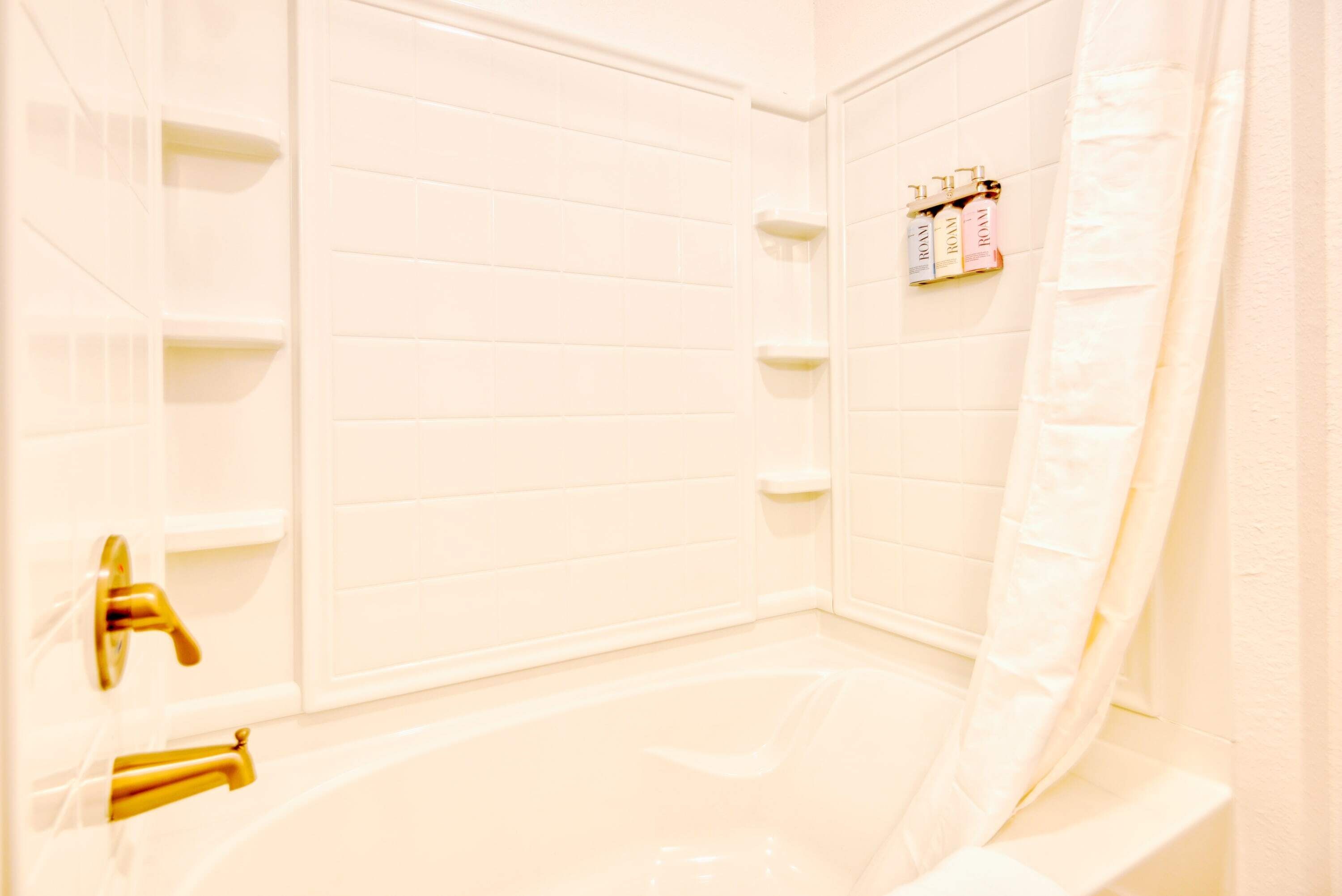 Luxury Apartment | Bathroom | Free toiletries, hair dryer, soap, shampoo