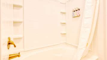 Luxury Apartment | Bathroom | Free toiletries, hair dryer, soap, shampoo