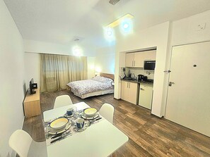 1 habitación, wifi y ropa de cama