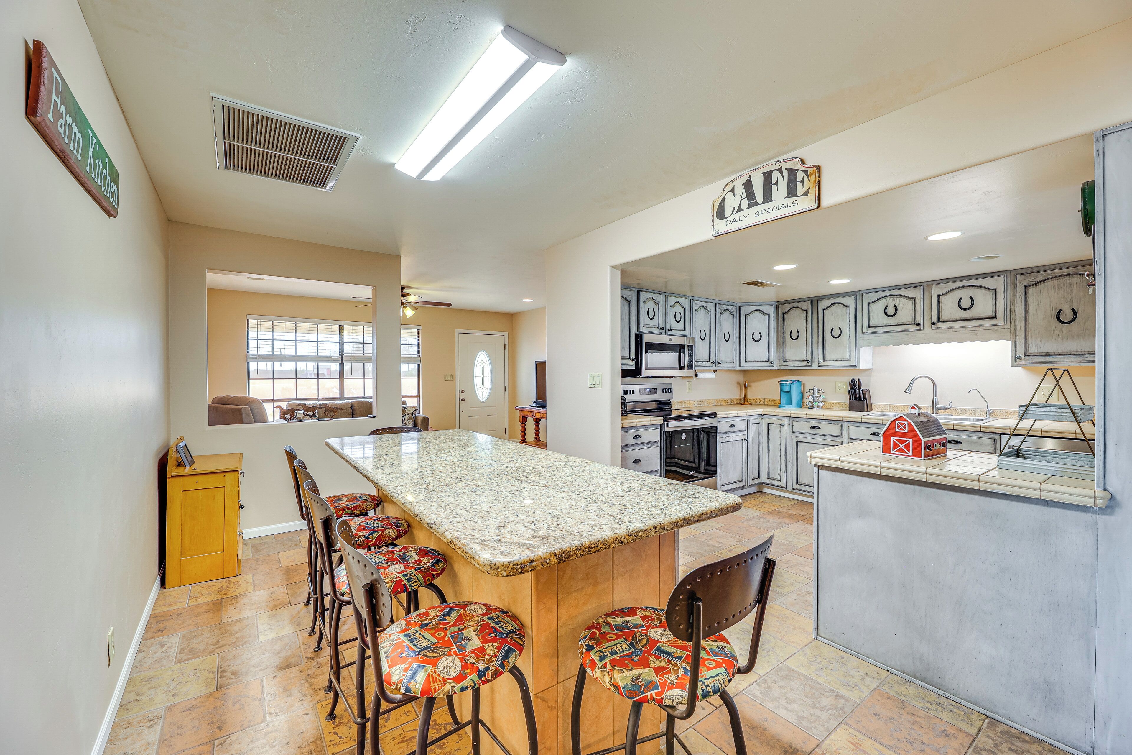 Fridge, microwave, stovetop, dishwasher