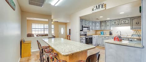 Fridge, microwave, stovetop, dishwasher