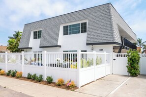 Exterior - Stunning Family Getaway - One Block from Beach, Fast WiFi, A/C, BBQ, Parking (San Diego)