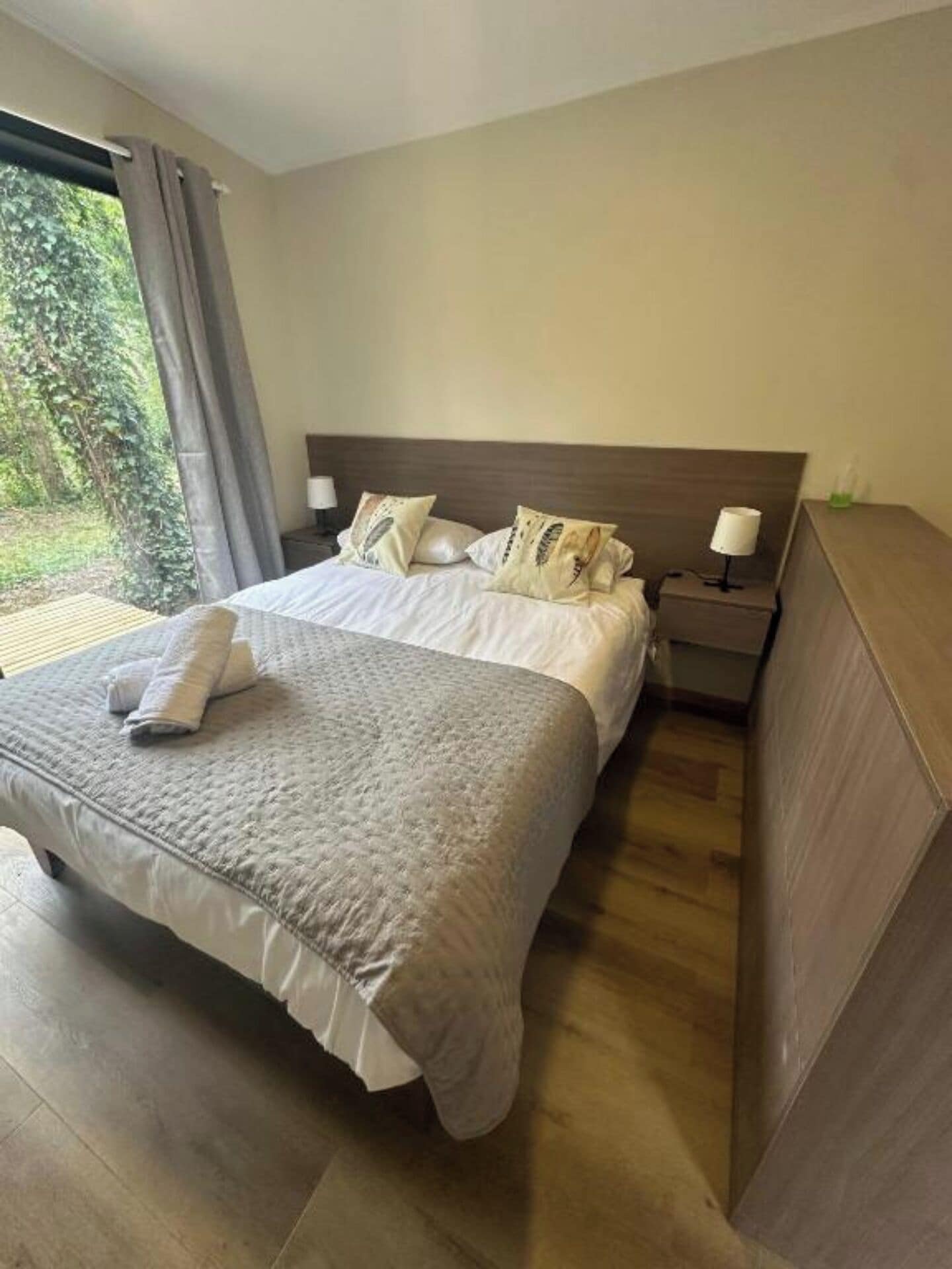 1 chambre, fer et planche à repasser, accès au Wi-Fi (inclus)