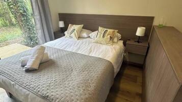 1 chambre, fer et planche à repasser, accès au Wi-Fi (inclus)