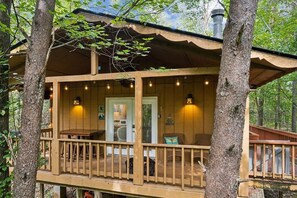 Outdoor dining - Wildflower (Sautee Nacoochee)