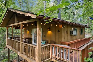 Outdoor dining - Wildflower (Sautee Nacoochee)