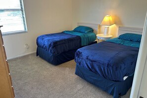 3 bedrooms, iron/ironing board, WiFi, bed sheets - Golf Cross Creek! NICE condo in the heart of Fort Myers. (Fort Myers)