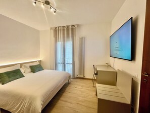 2 bedrooms, desk, WiFi, bed sheets - Palladium Cozy Suite, elegance and comfort near the City Center and the Fairgrounds (Veneto)