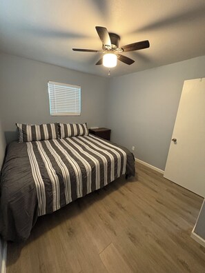 3 bedrooms, desk, WiFi, bed sheets