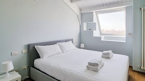 1 chambre, fer et planche à repasser, Wi-Fi gratuit, draps fournis