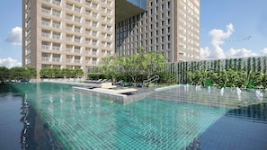 Una piscina al aire libre