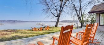 Lake Wisconsin Retreat w/ Dock: Great for Groups!