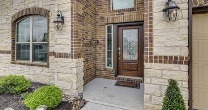 22 Mi to Dtwn Houston: Spacious Baytown Home!