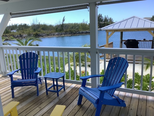 Cozy private green studio cottage on water free floating dock at your doorstep