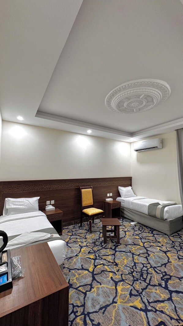 Basic Quadruple Room, Multiple Beds, Private Bathroom, City View | Free WiFi - Aljumeza Tower (Makkah)