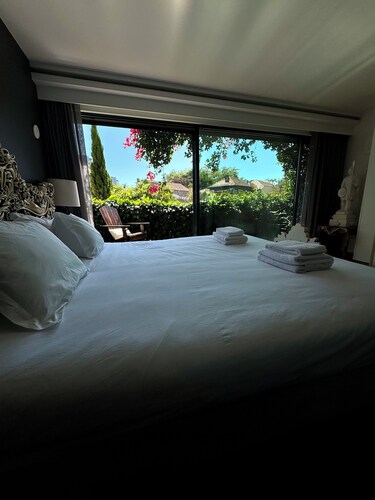 Exclusive Luxury Villa with Plunge Pool & Garden 