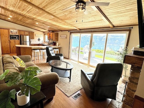 Columbia River Gorge Cabin - Quick Drive to Gorge Amphitheater!