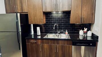 電子レンジ、オーブン、コンロ、食器洗い機