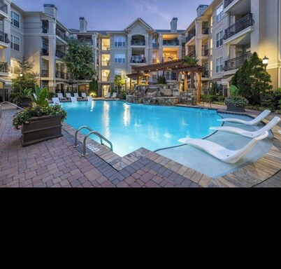 "Relax in Style":Charming 2-Bed,2-Bath Getaway Perfect for Families of Couples!
