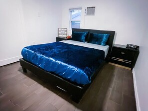 1 bedroom, free WiFi, bed sheets - 1 Bed 1 Bath Craven Cottage at Hillside with Wifi, AC & 4K Smart TV (El Paso)