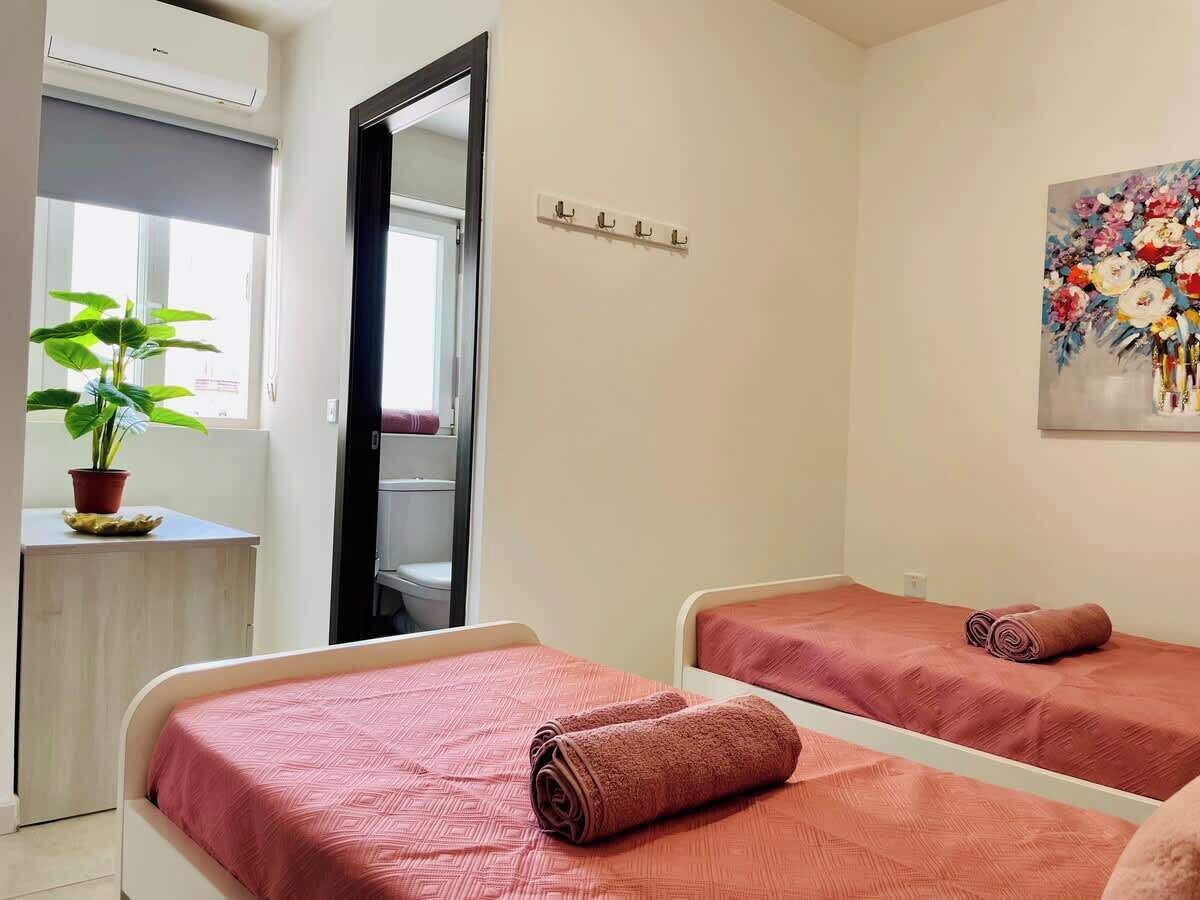 2 soverom, strykejern/-brett, wi-fi og sengetøy