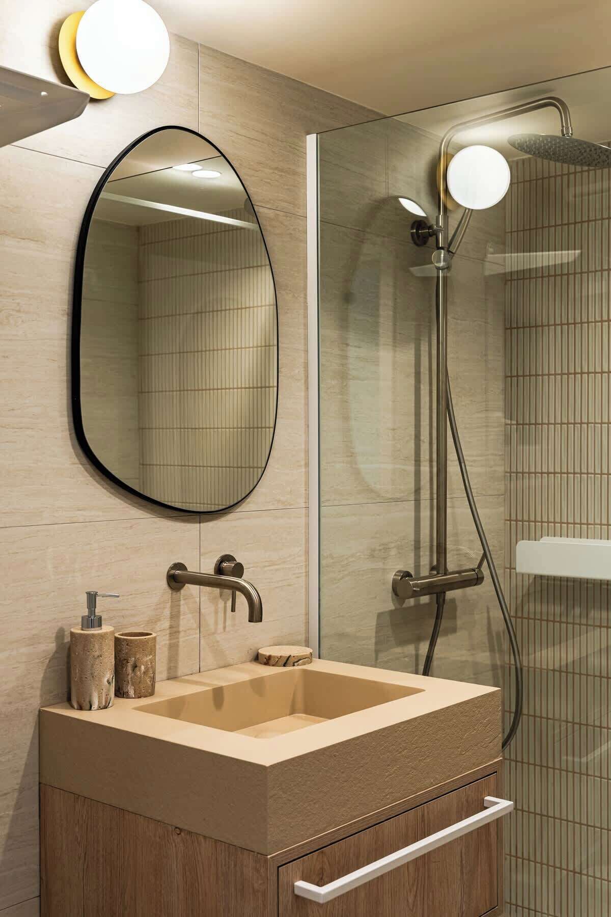Shower, hair dryer, shampoo