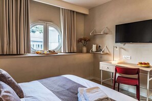 1 habitación, tabla de planchar con plancha, cuna de viaje y wifi 