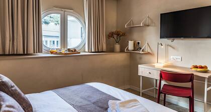 Travi Boutique By Holi