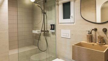 Shower, hair dryer, shampoo