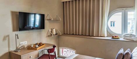 1 habitación, tabla de planchar con plancha, wifi y ropa de cama