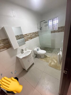 Apartemen, 2 kamar tidur, balkon | Kamar mandi