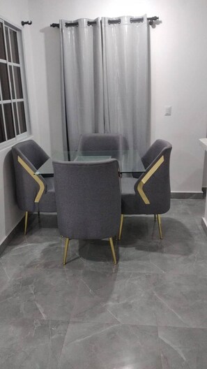 Lejlighed - 2 soveværelser - balkon | Spiseområde