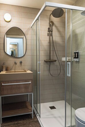 Dusche, Haartrockner, Shampoo