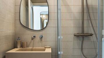 Sèche-cheveux, serviettes fournies