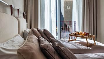 2 bedrooms, in-room safe, iron/ironing board, WiFi