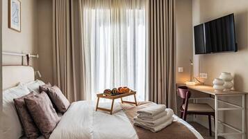 2 bedrooms, in-room safe, iron/ironing board, WiFi