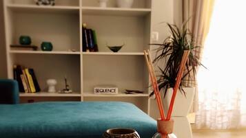 Apartment, 1 Bedroom, Smoking, Balcony | Living room