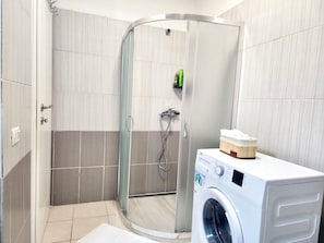 Appartement, 1 chambre, fumeurs, balcon | Salle de bain