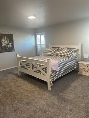 4 Schlafzimmer, Bügeleisen/Bügelbrett, WLAN, Bettwäsche