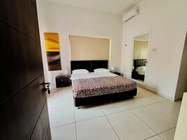 Minibar, escritorio, cortinas blackout y cunas gratuitas 