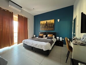 Tremannsrom – panorama, balkong | Minibar, skrivebord, blendingsgardiner og barnesenger (inkludert)