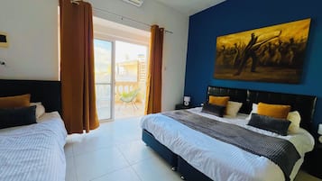 Tremannsrom – panorama, balkong | Minibar, skrivebord, blendingsgardiner og barnesenger (inkludert)