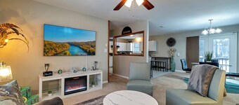 Charming 3-bedroom farmhouse in Long Pond with WiFi, AC, karaoke, and huge deck.