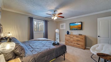 3 bedrooms, desk, iron/ironing board, WiFi