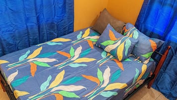 1 quarto, escrivaninha, ferros/tábuas de passar roupa, Wi-Fi de cortesia
