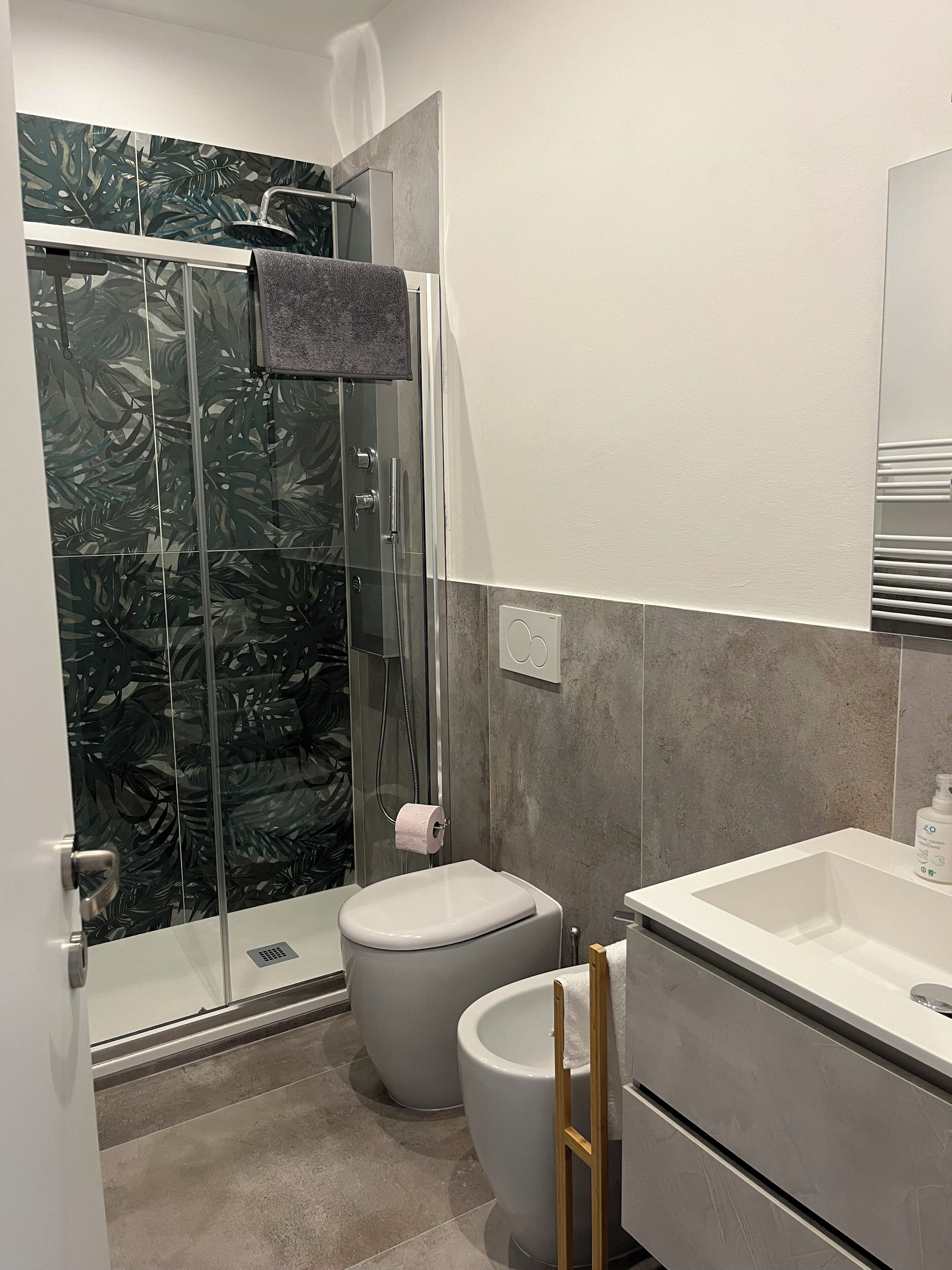 Doccia, asciugacapelli, bidet, asciugamani