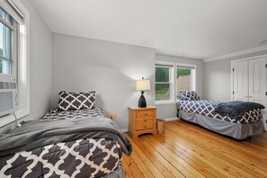 5 bedrooms, travel cot, free WiFi, bed sheets