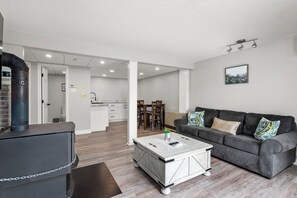 Smart TV, fireplace, ping pong